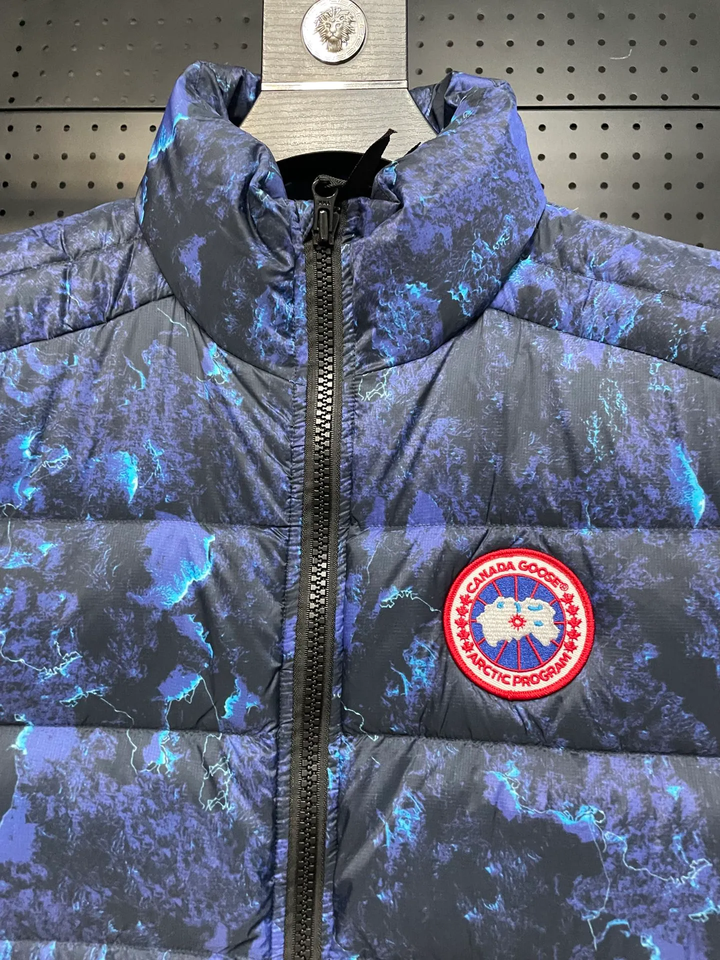 P560 Canadian brand CanadaGoose men's and women's CROFTON lightweight down vest 2229M DWR water-repellent treatment WindWall windproof fabric 700 fleece filling original mold opening details one to one production The upper body effect is stunning Exclusively available on the Xiaohongshu purchasing platform The highest version on the market Size: XS S M L XL XXL